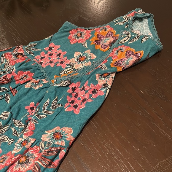 MAURICES Floral Eyelet Trim Peplum Tank - Picture 4 of 6